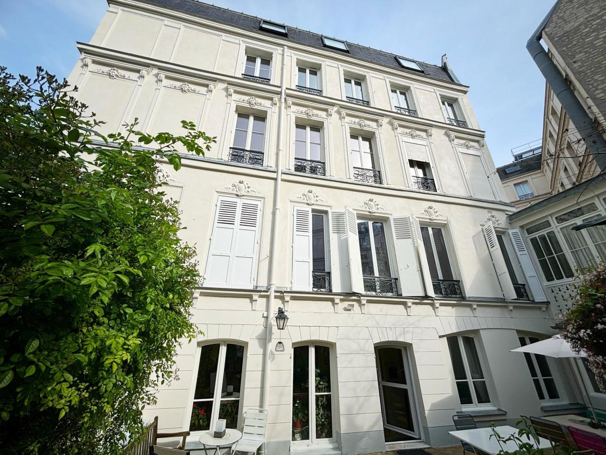 Grand Avec Jardin Privatif A