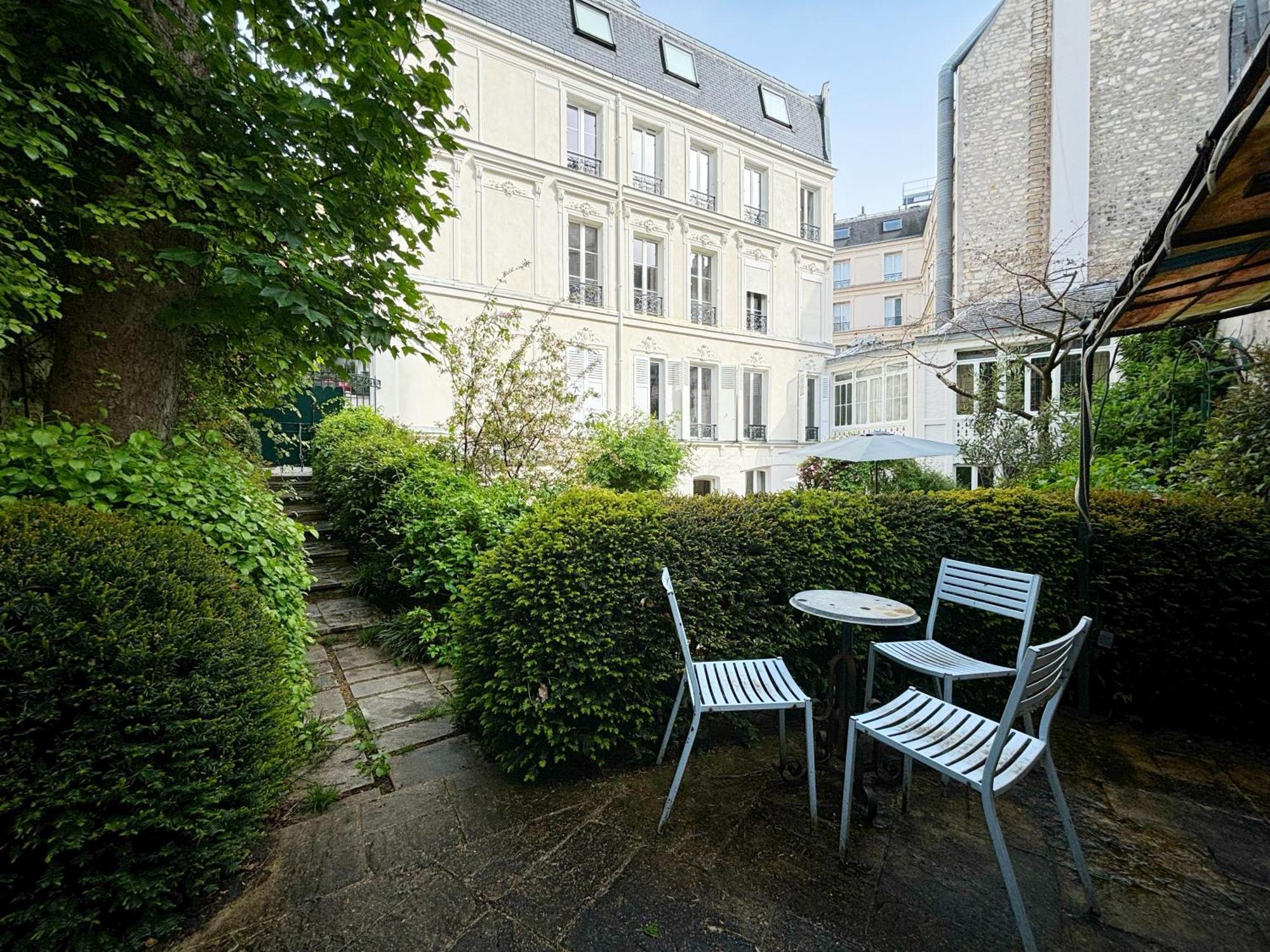 Grand Avec Jardin Privatif A Paris