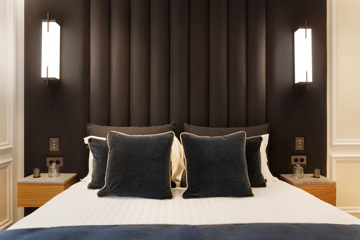 Thelander - Serviced In Champs Elysees *