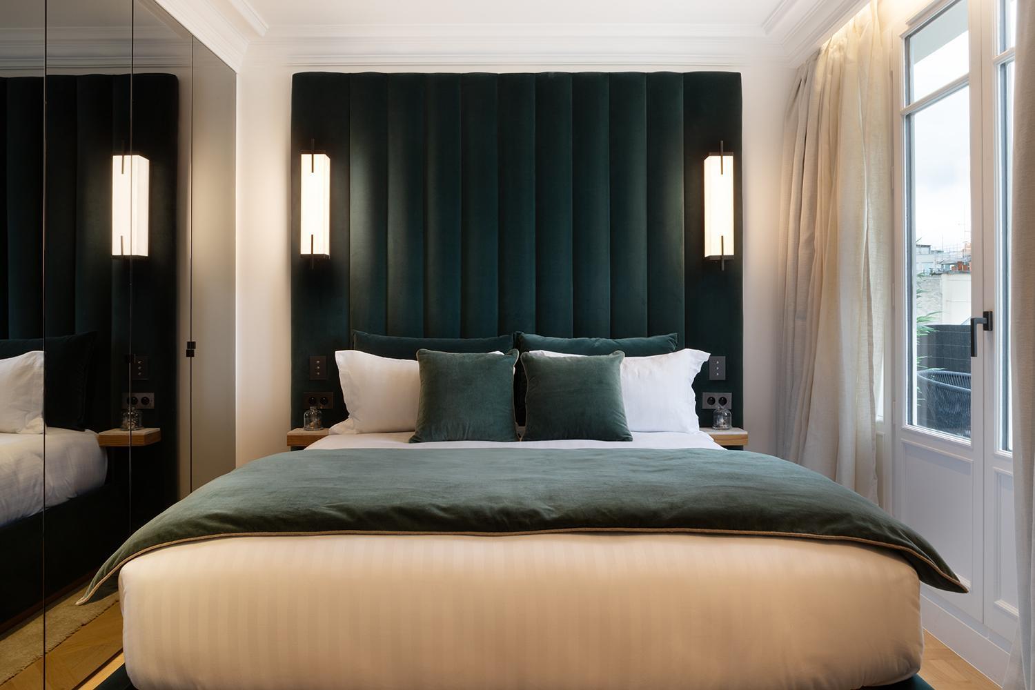 Thelander - Serviced In Champs Elysees