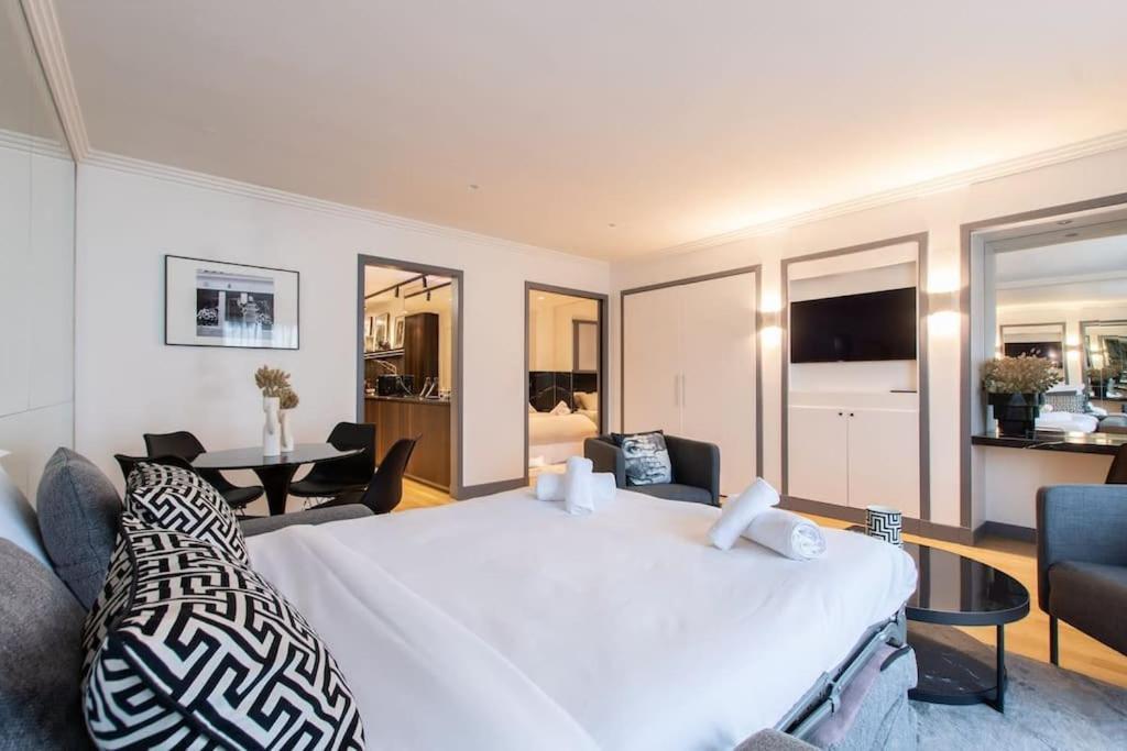 Appartement Avenue Montaigne Saint Honore
