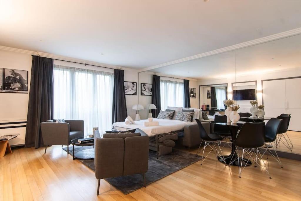 Appartement Avenue Montaigne Saint Honore