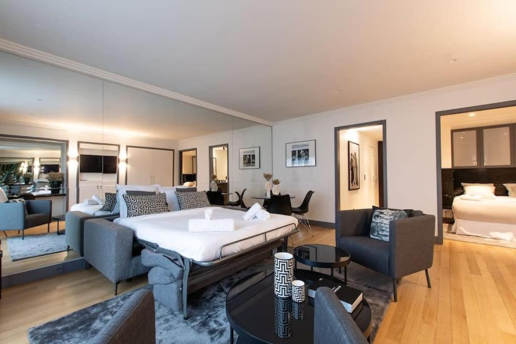 Appartement Avenue Montaigne Saint Honore