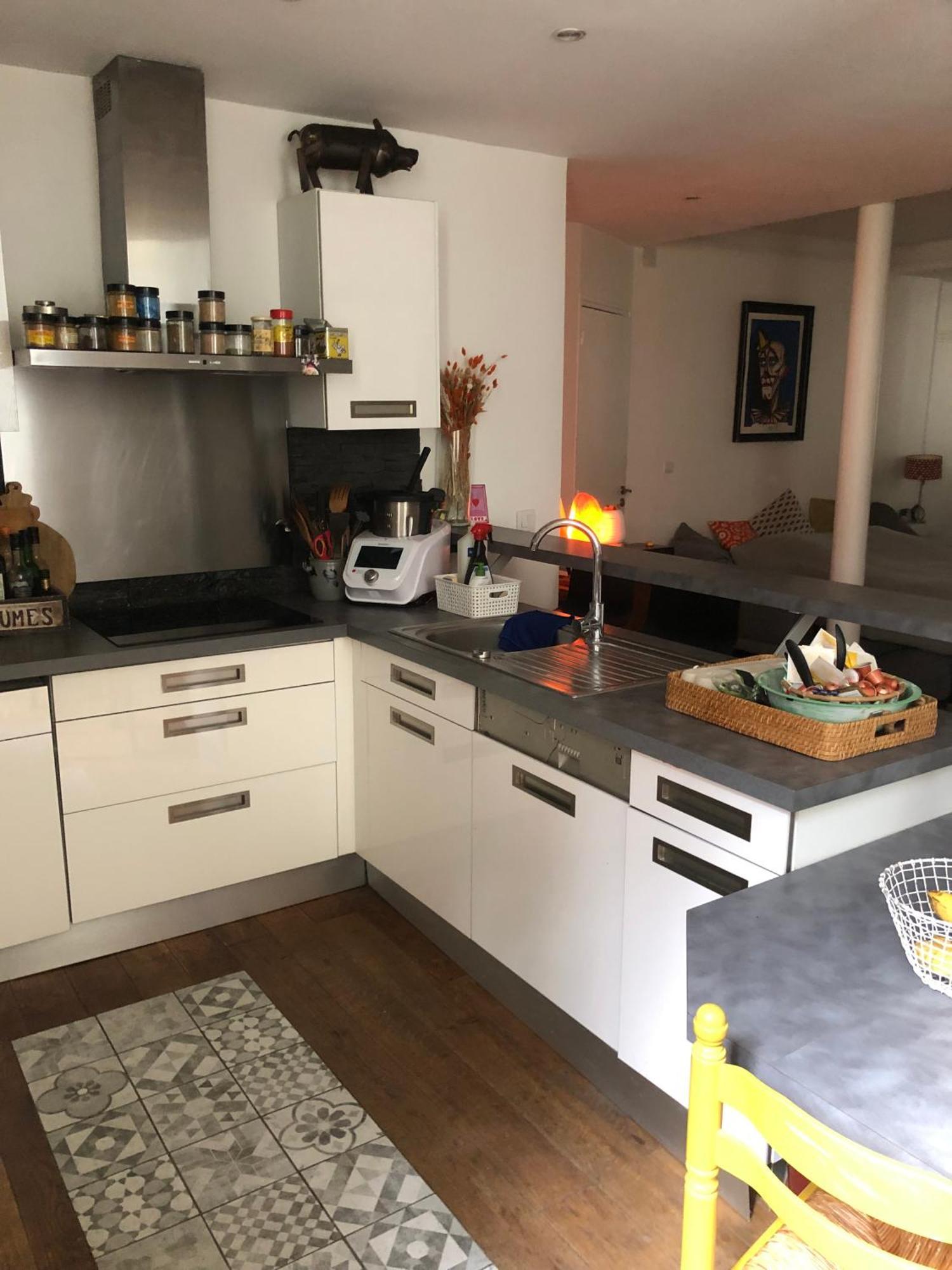 Grand Studio Atypique 45 M2 ,paris 10 Eme *