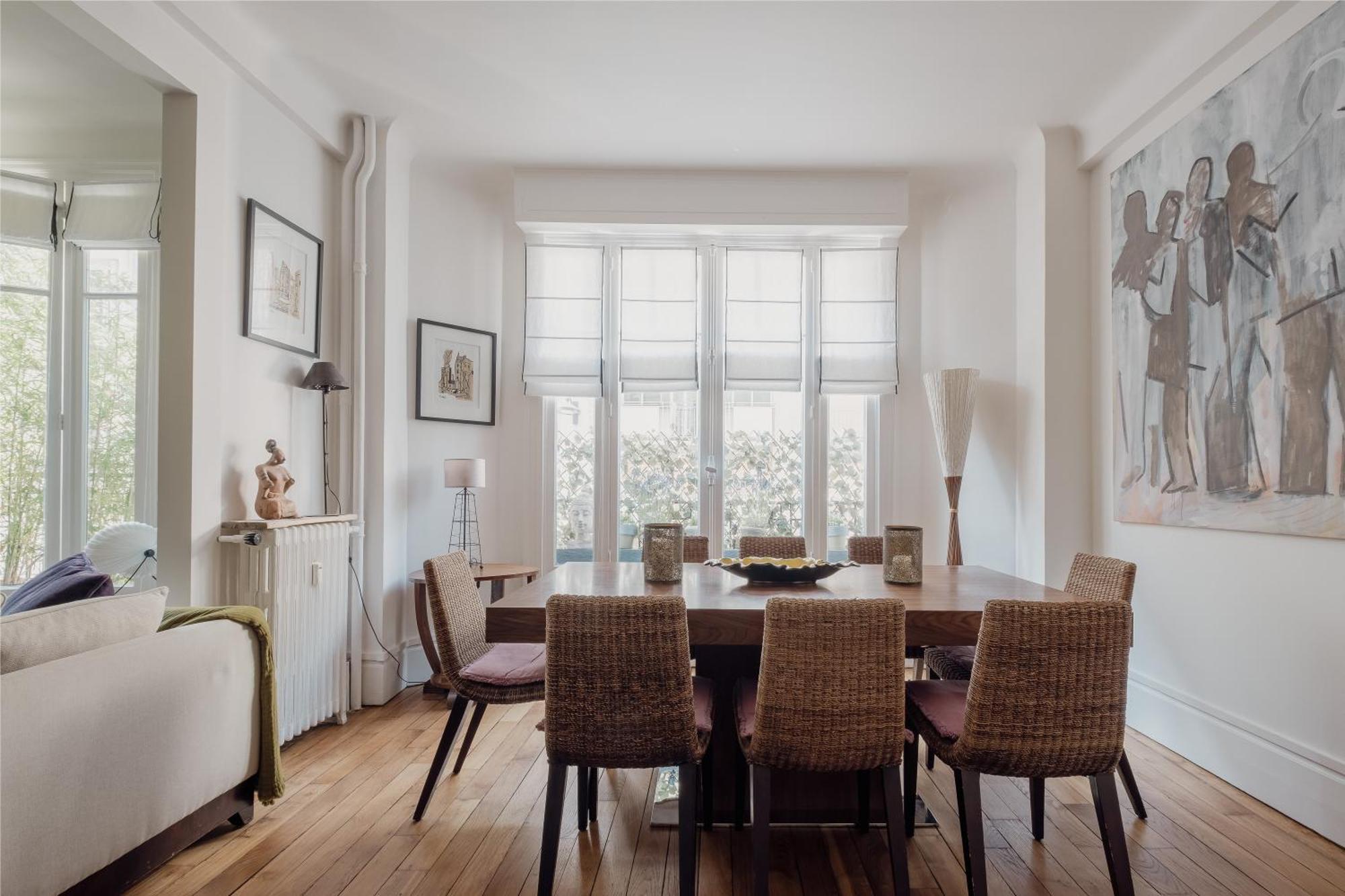 Veeve - La Vie Est Belle Apartment