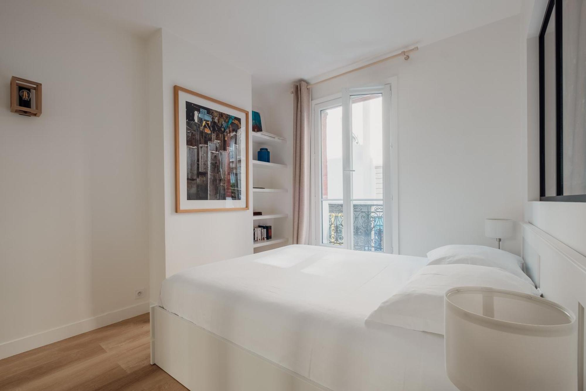 Veeve - White Beauty Apartment