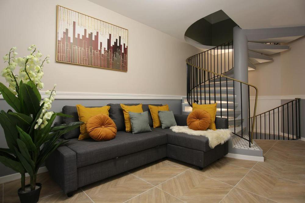 Triplex 250m² 6ch - Clim - Tres Spacieux - Paris