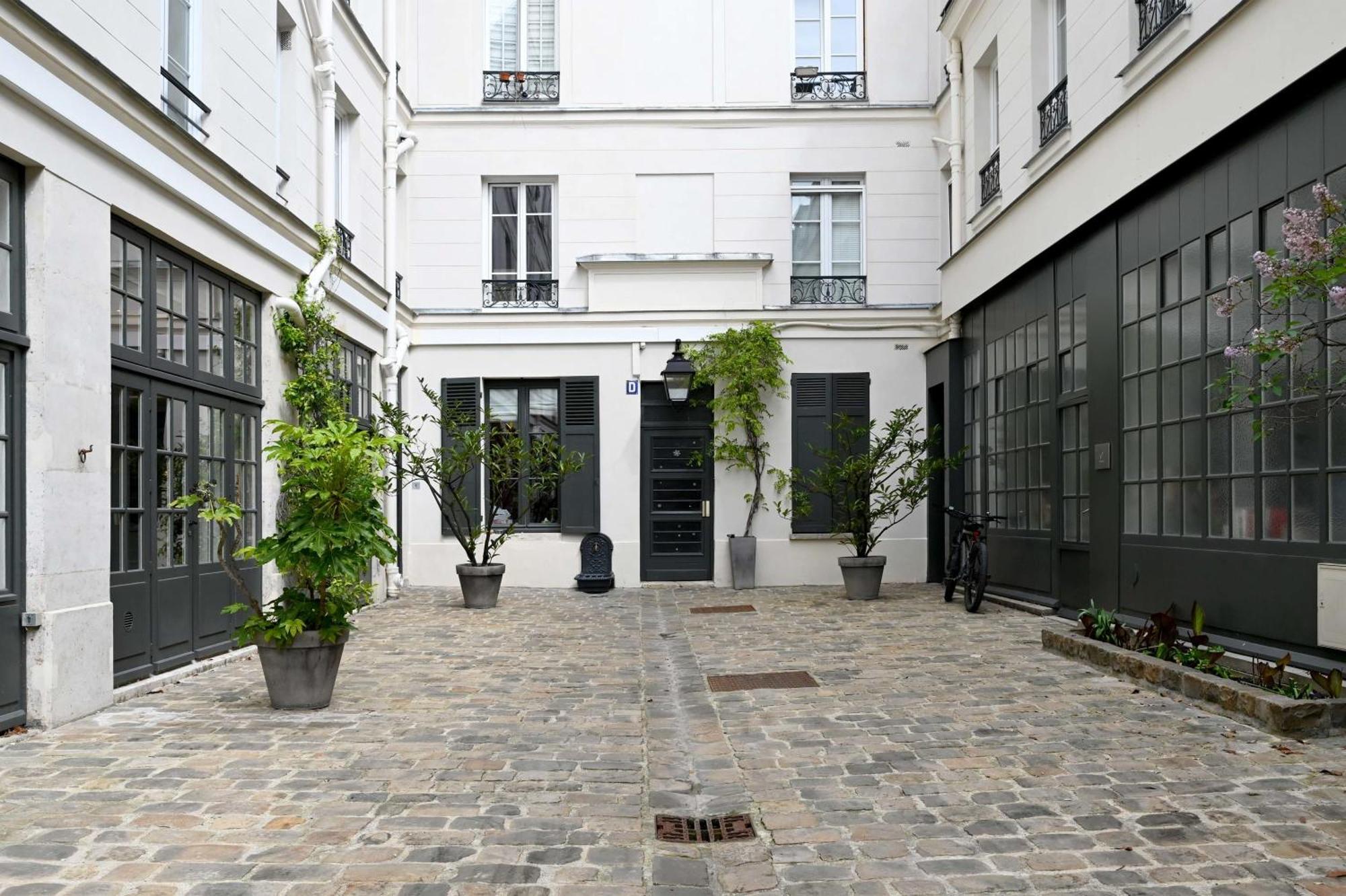 Small Studio Next To Invalides * Paris