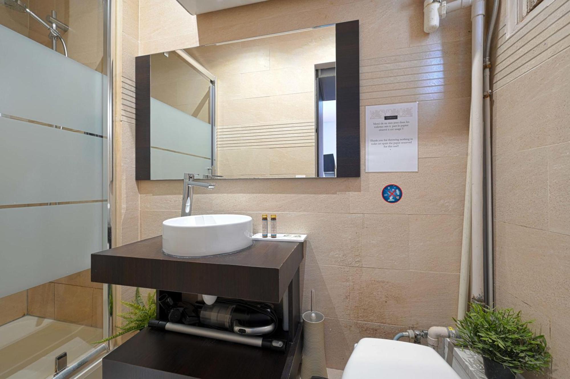 Apartment Small Studio Next To Invalides Paris
