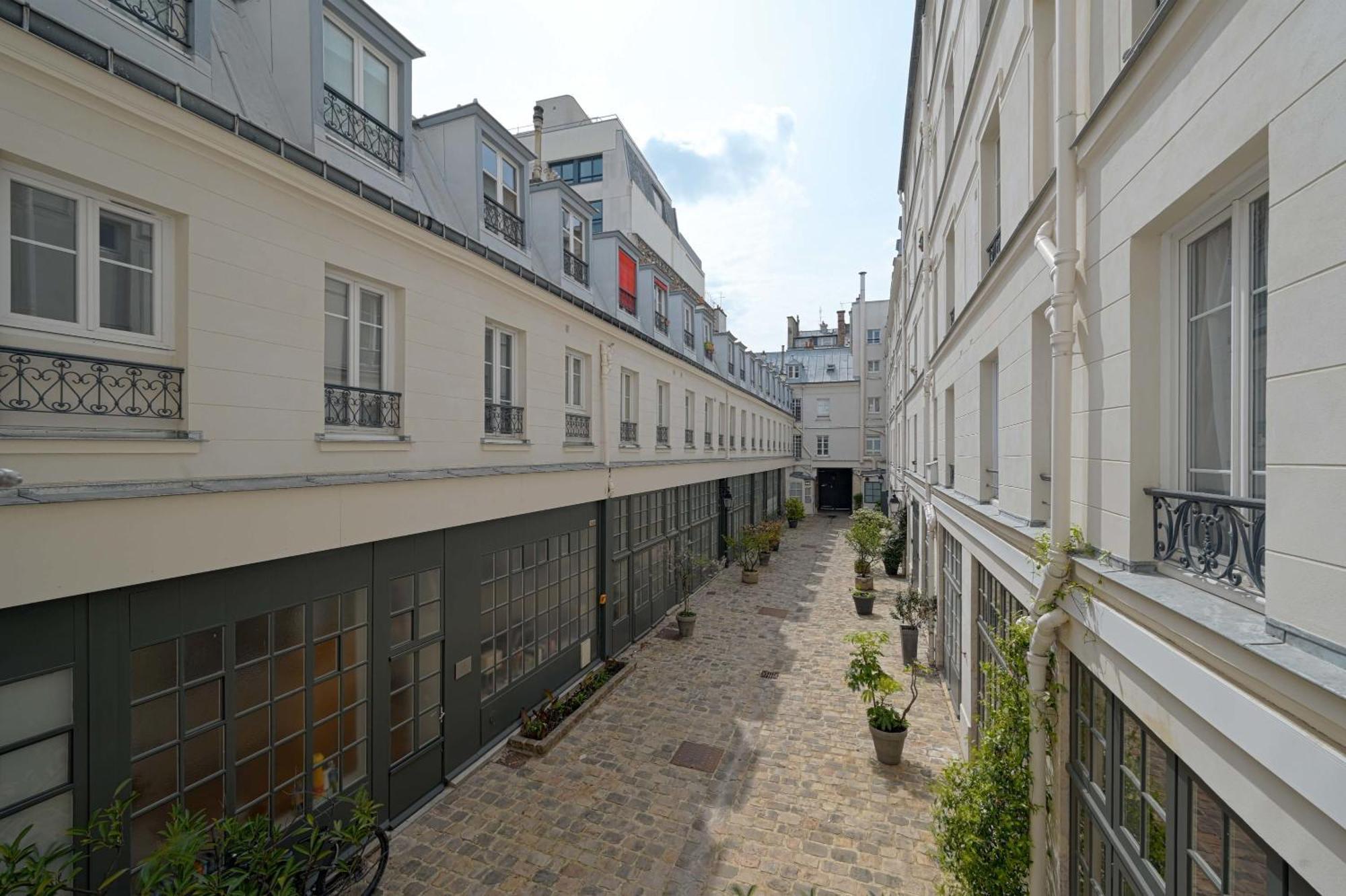 Small Studio Next To Invalides Paris