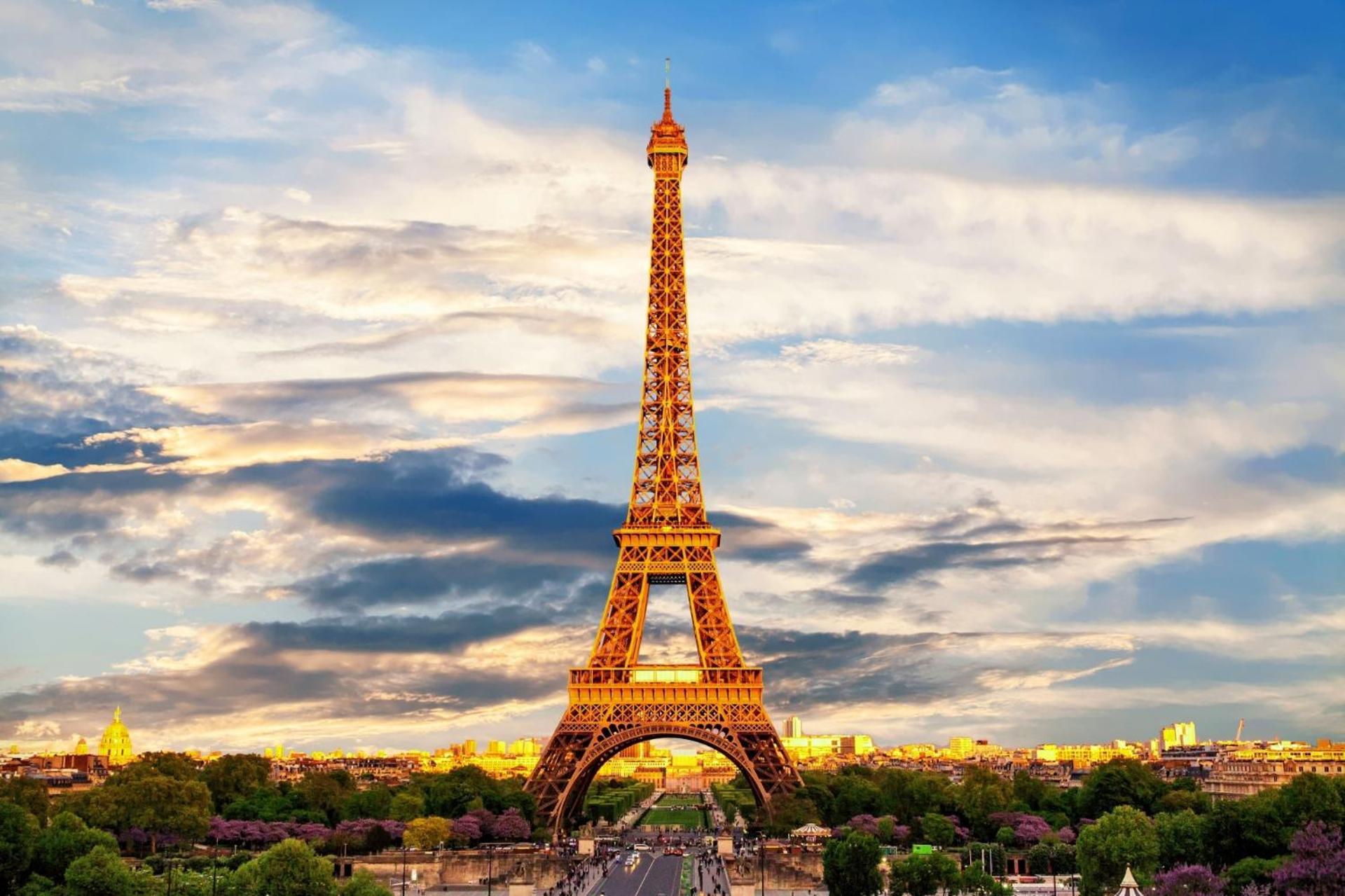 Eiffel Tower - Cityapartmentstay