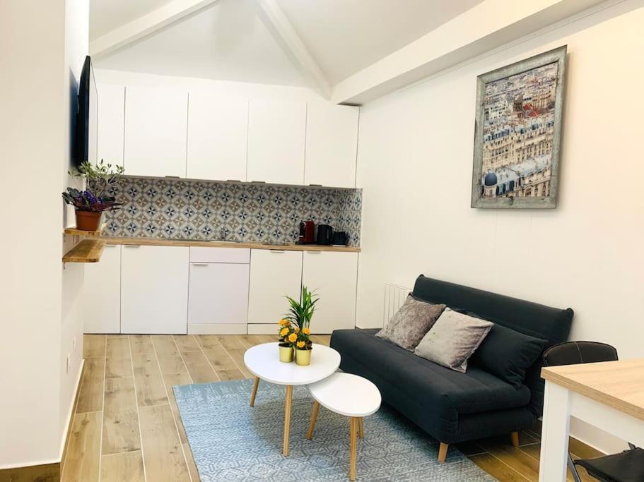 House - 2 Bedrooms - Champs-elysees Apartment