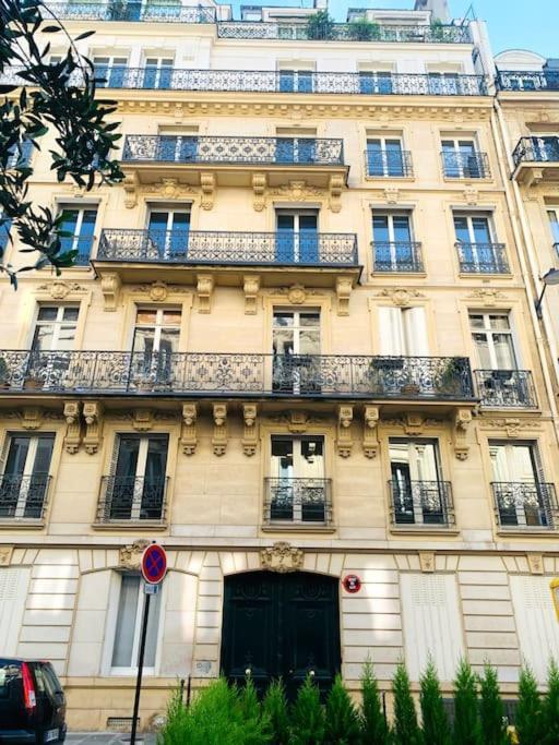 House - 2 Bedrooms - Champs-elysees Apartment
