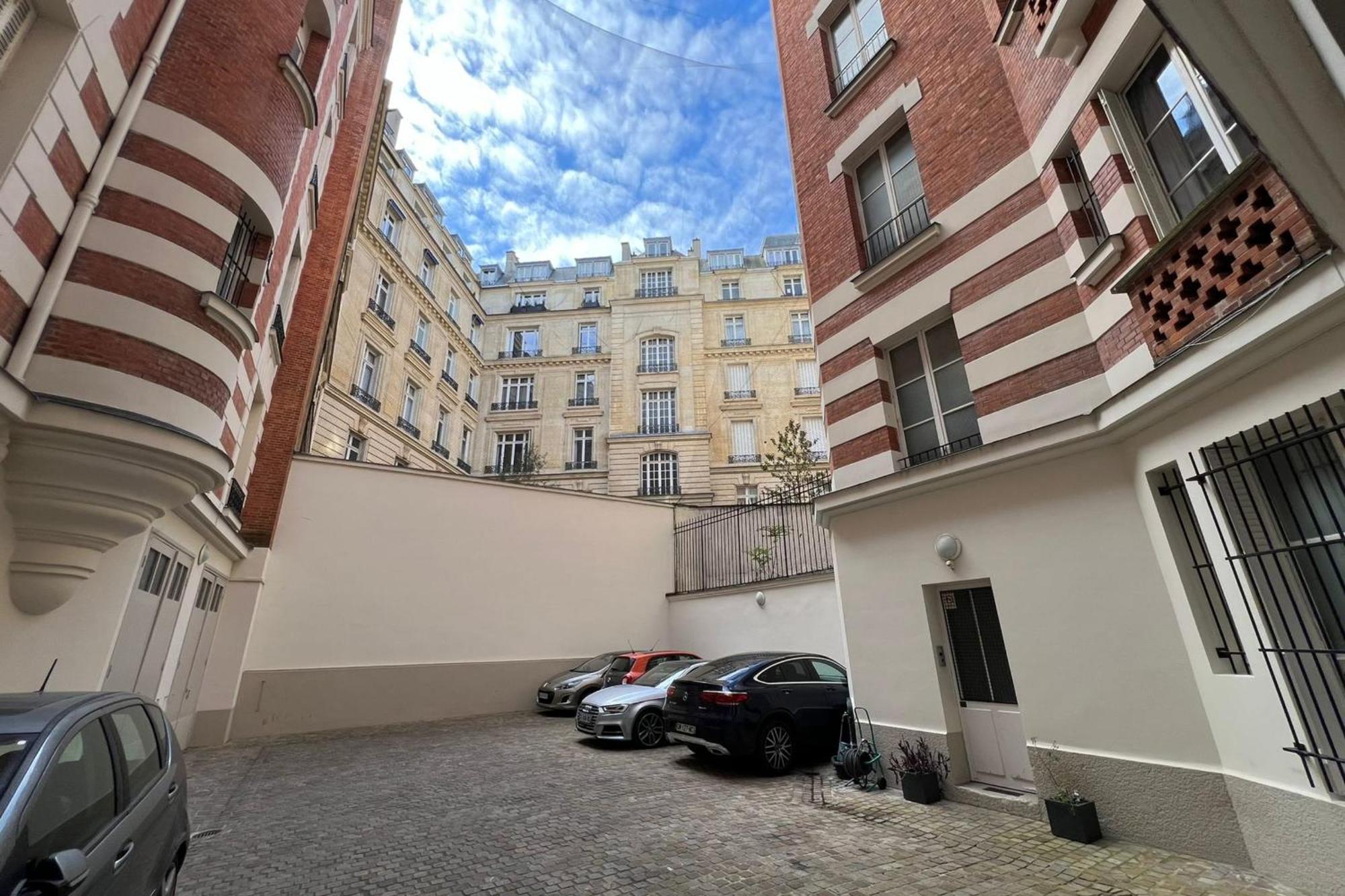 Lovely Near The Arc De Triomphe Apartment *