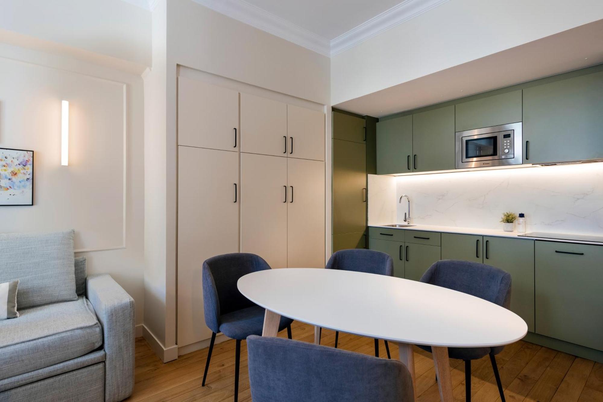 Adagio Opera Aparthotel 4*