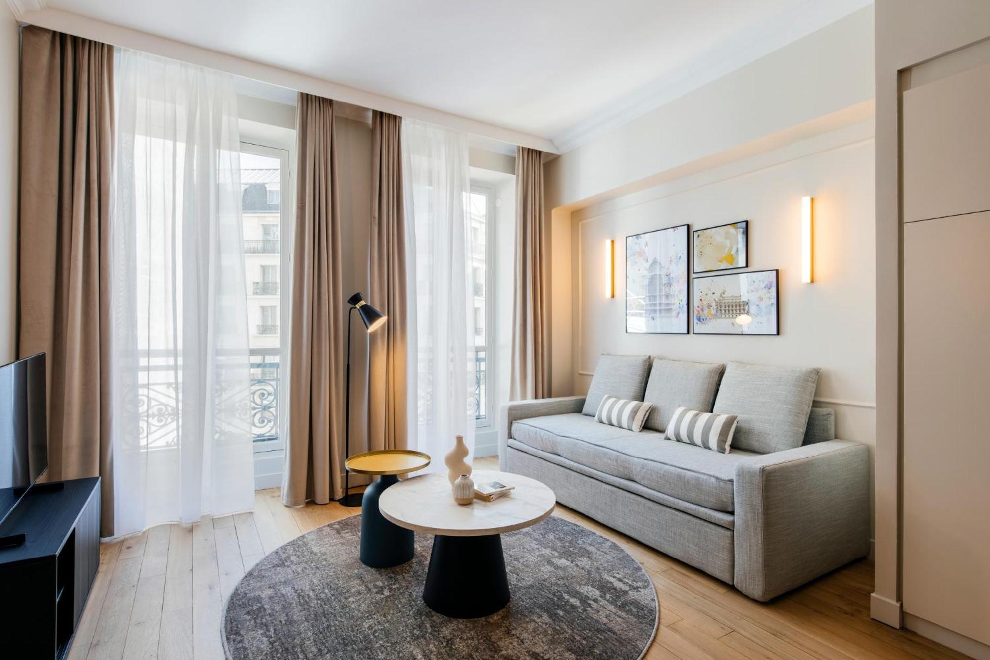 Adagio Opera Aparthotel 4*