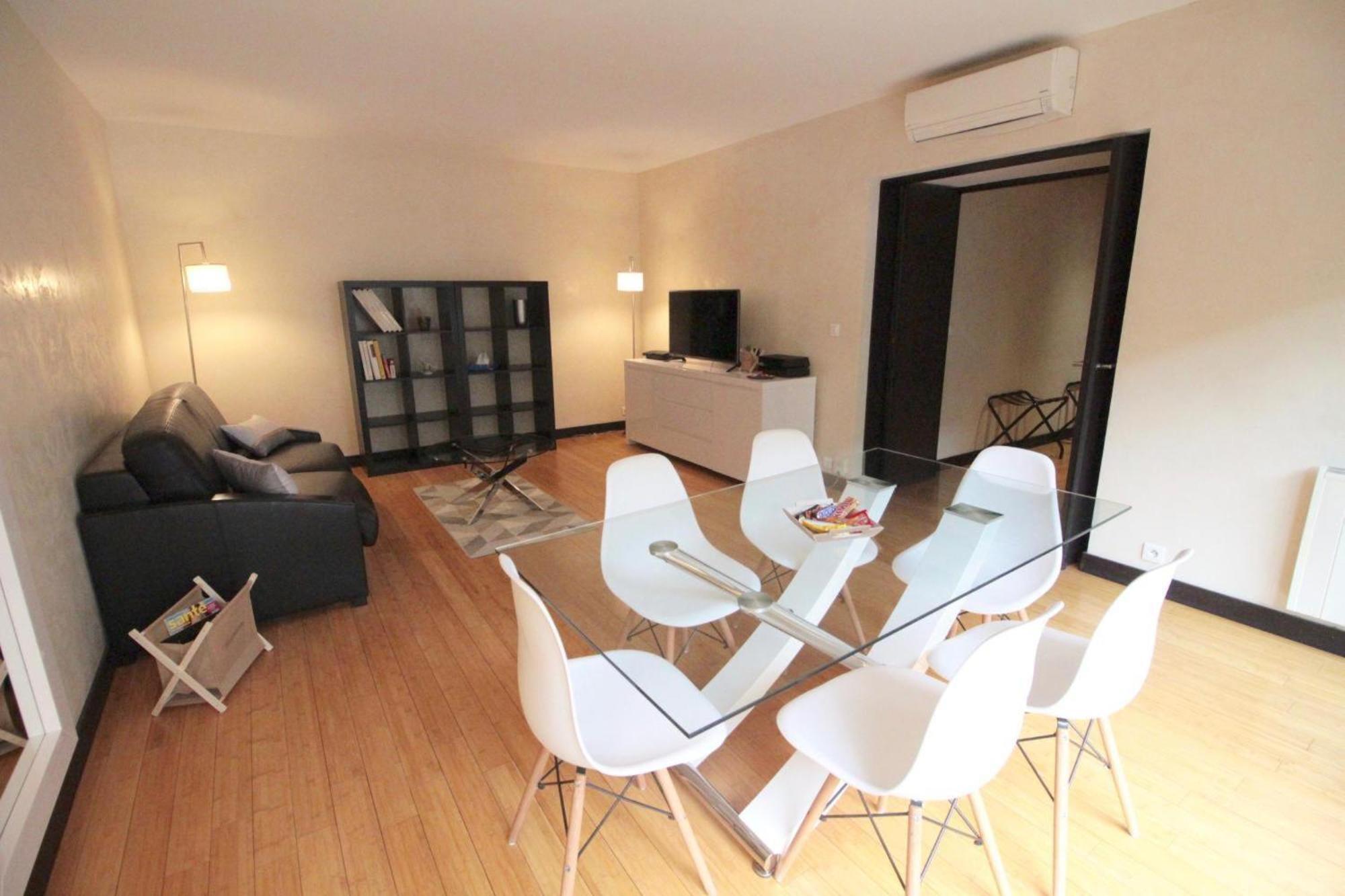 Apartment Short *