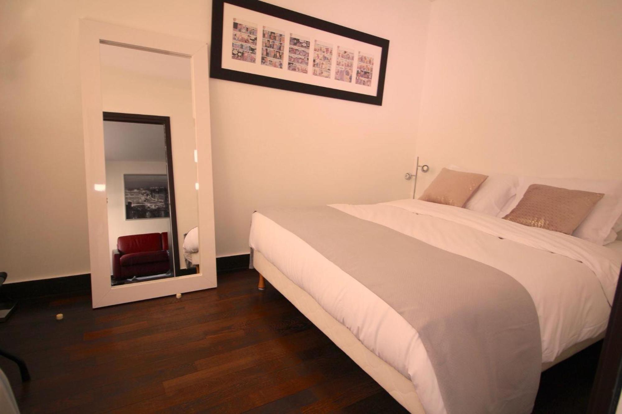 Short Apartment *