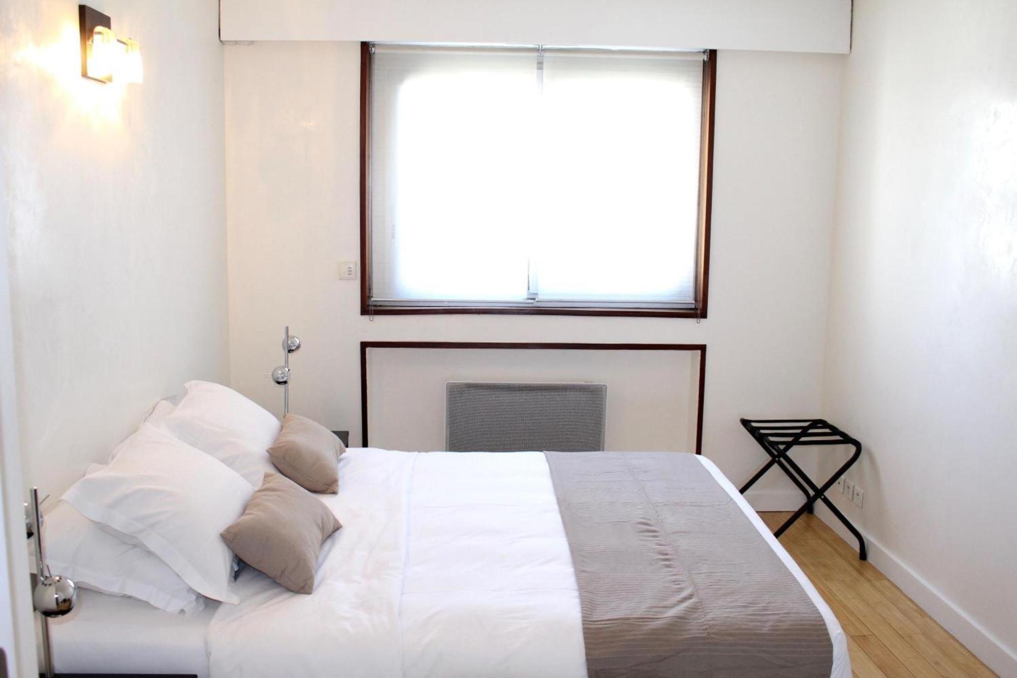 Apartment Short *