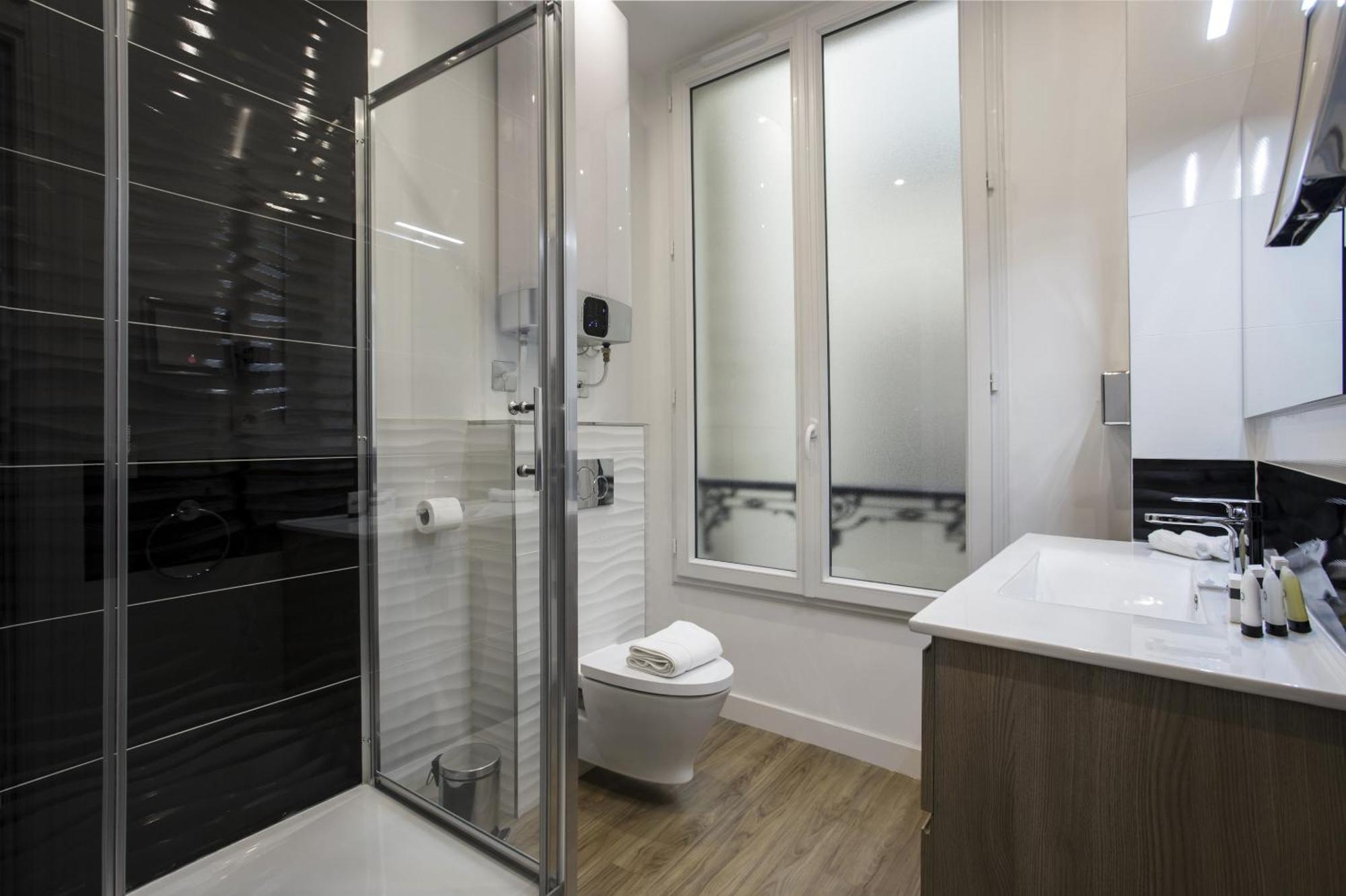 Vestay George V * Paris