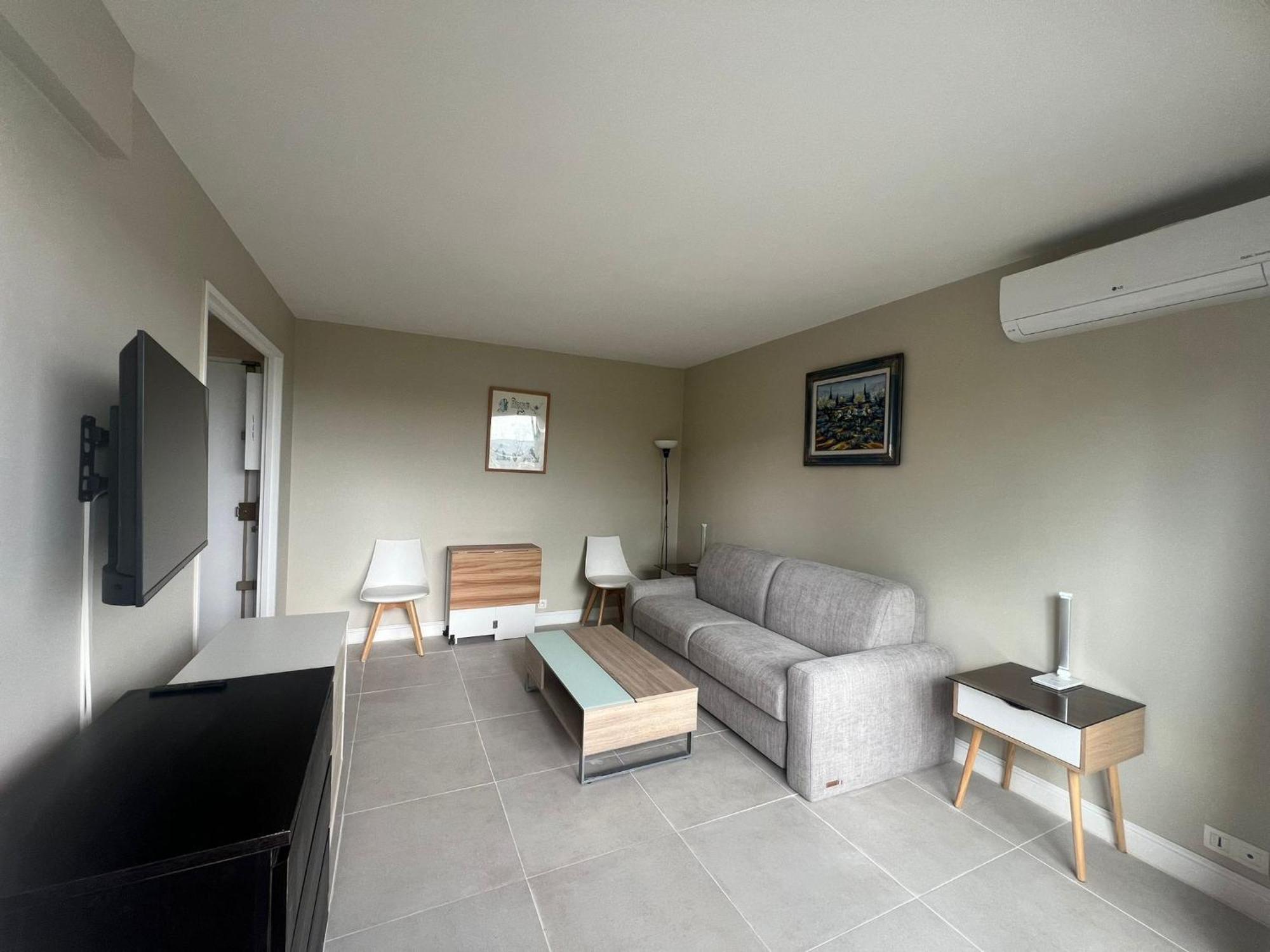 Terrace One Bedroom Lacoste Apartment