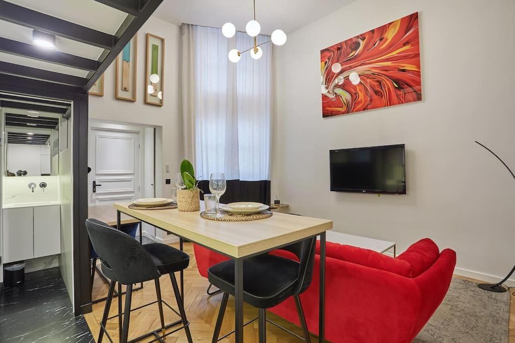Duplex Center Of By Studioprestige
