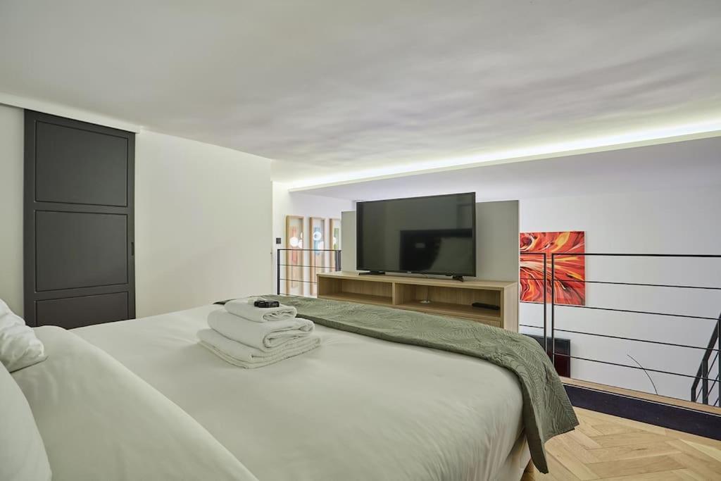 Duplex Center Of By Studioprestige *