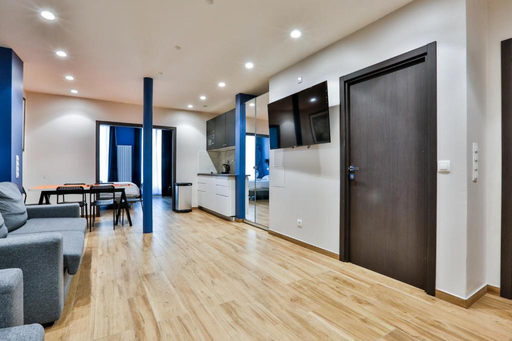Blue Nights - Sebastopol Apartment