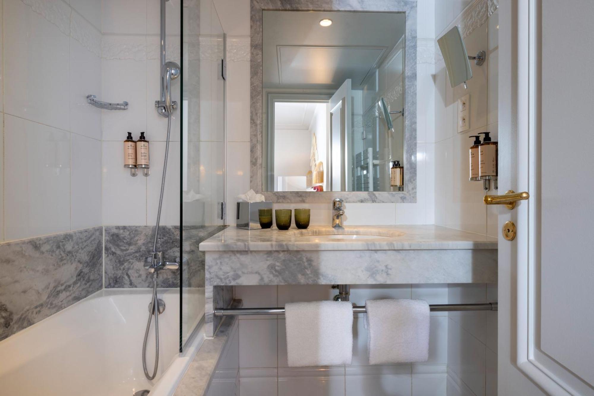 Le Lavoisier & 4* Paris