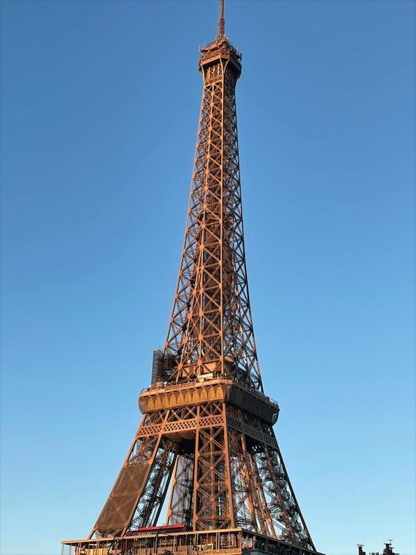 Eiffel Tower - Luxury 2 Bedroom Apartment *