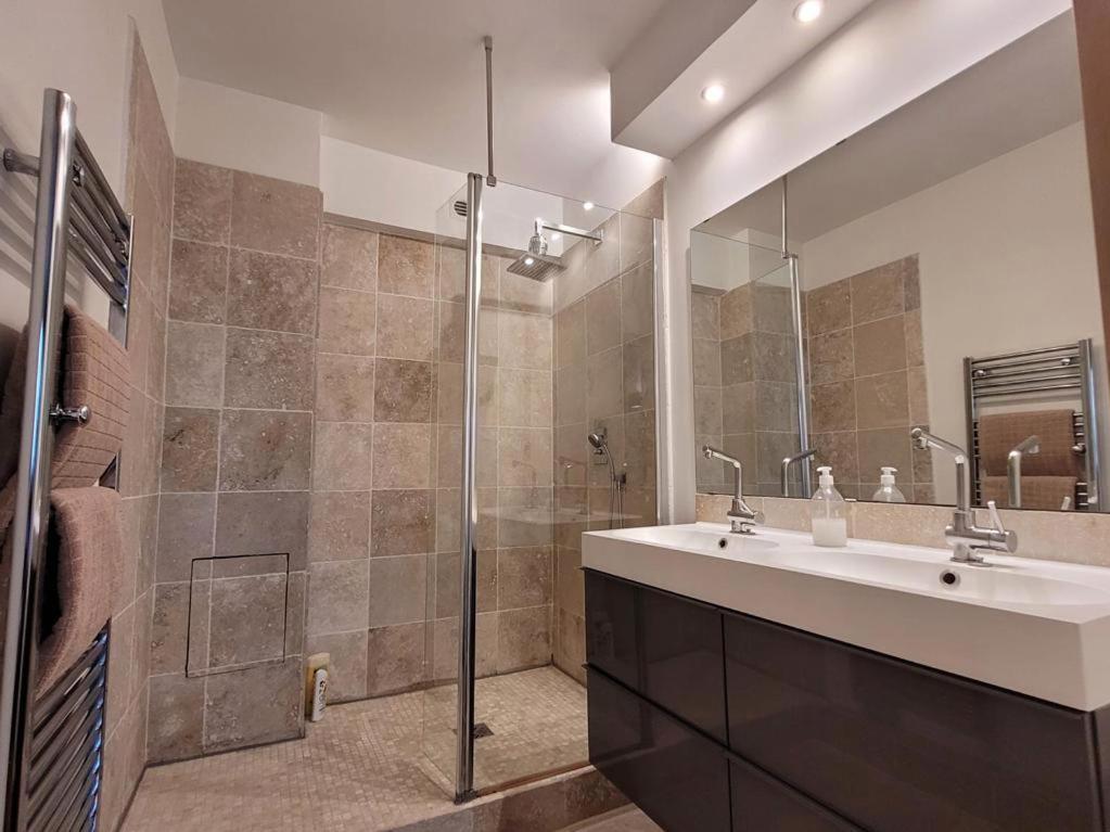 Apartment Eiffel Tower - Luxury 2 Bedroom *