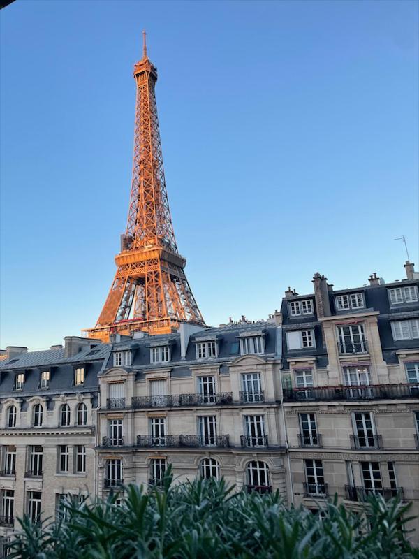 Eiffel Tower - Luxury 2 Bedroom Apartment *