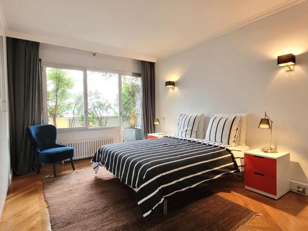 Eiffel Tower - Luxury 2 Bedroom Apartment *