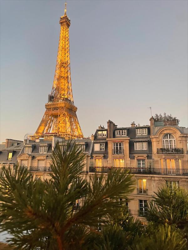 Eiffel Tower - Luxury 2 Bedroom Apartment Paris
