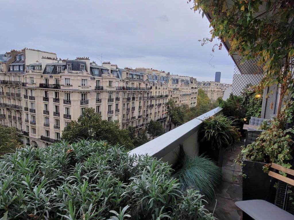 Eiffel Tower - Luxury 2 Bedroom * Paris