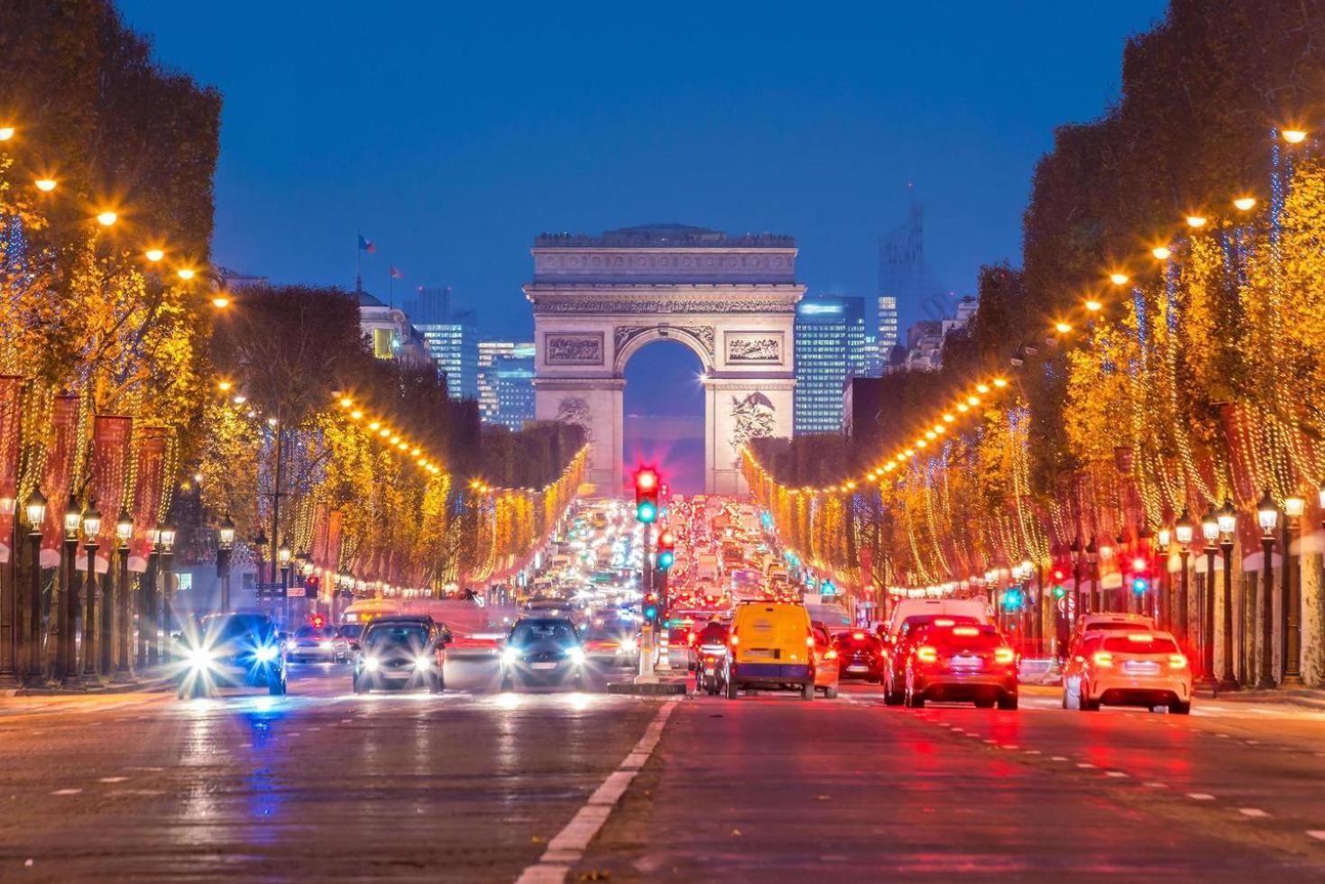 Champs Elysees Tour Eiffel * Paris