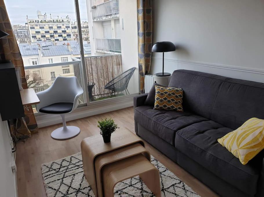 Calme Avec Vue Toits De Et Tour Eiffel Apartment *