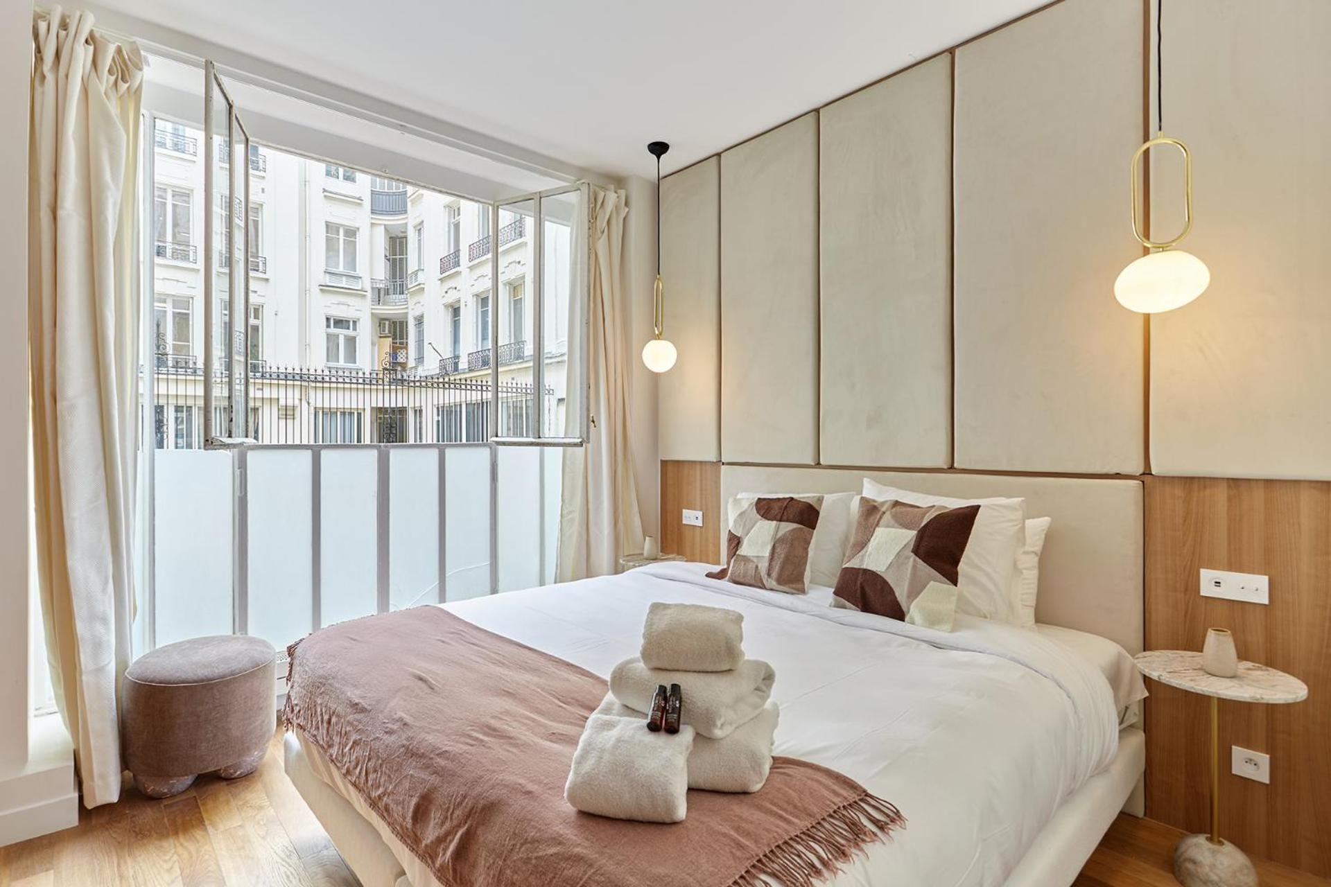 Sublime 3 Bedrooms Center Of By Prestige Paris