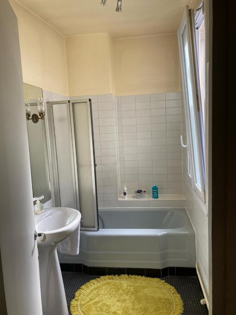 Arc De Triomphe - Champs Elysees - Super Emplacement - 5e Etage - Balcon - 60 M2 Paris