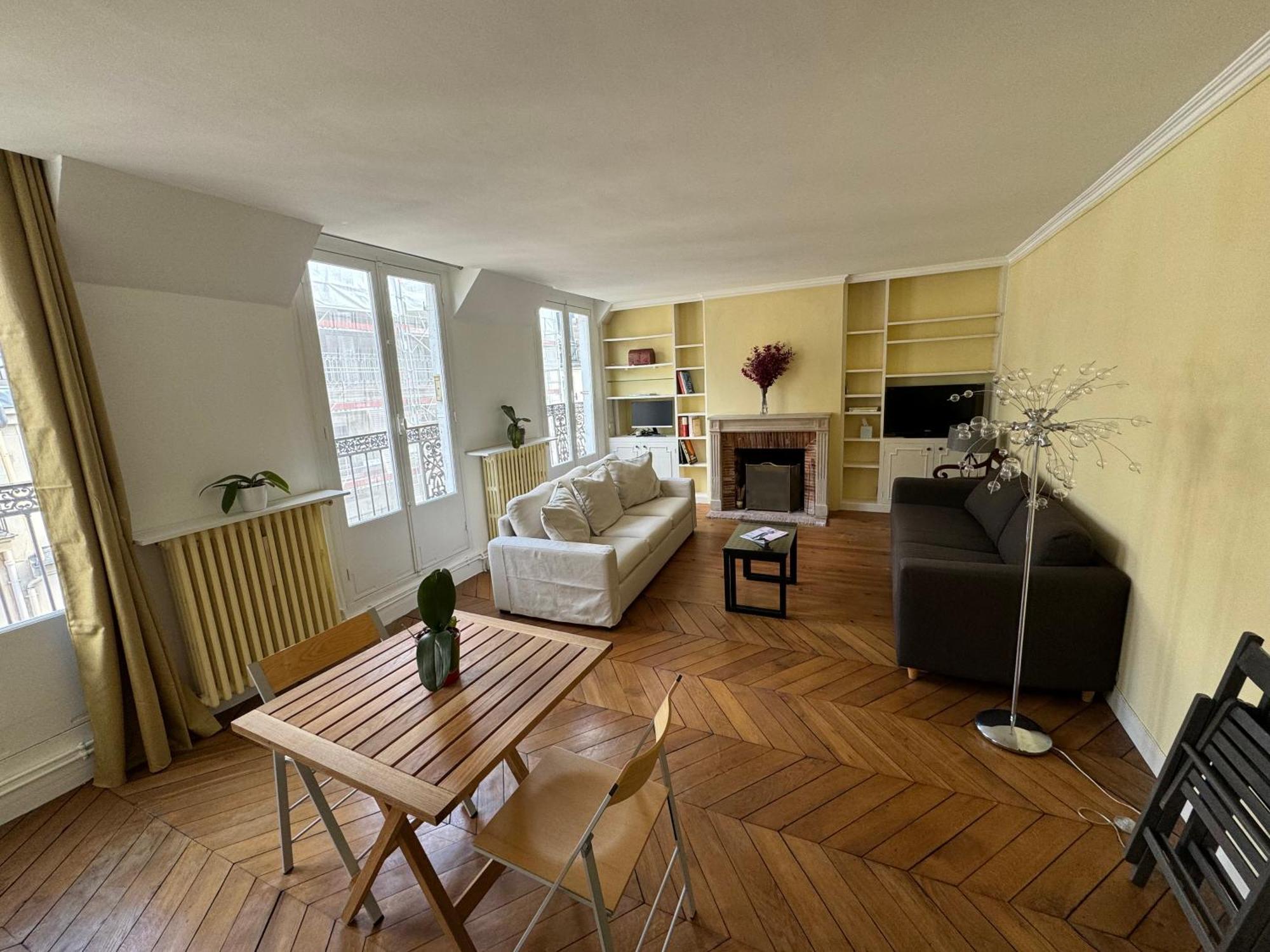 Arc De Triomphe - Champs Elysees - Super Emplacement - 5e Etage - Balcon - 60 M2