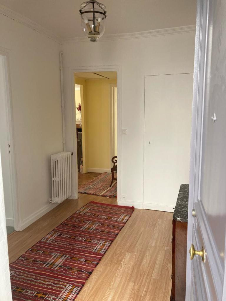 Arc De Triomphe - Champs Elysees - Super Emplacement - 5e Etage - Balcon - 60 M2