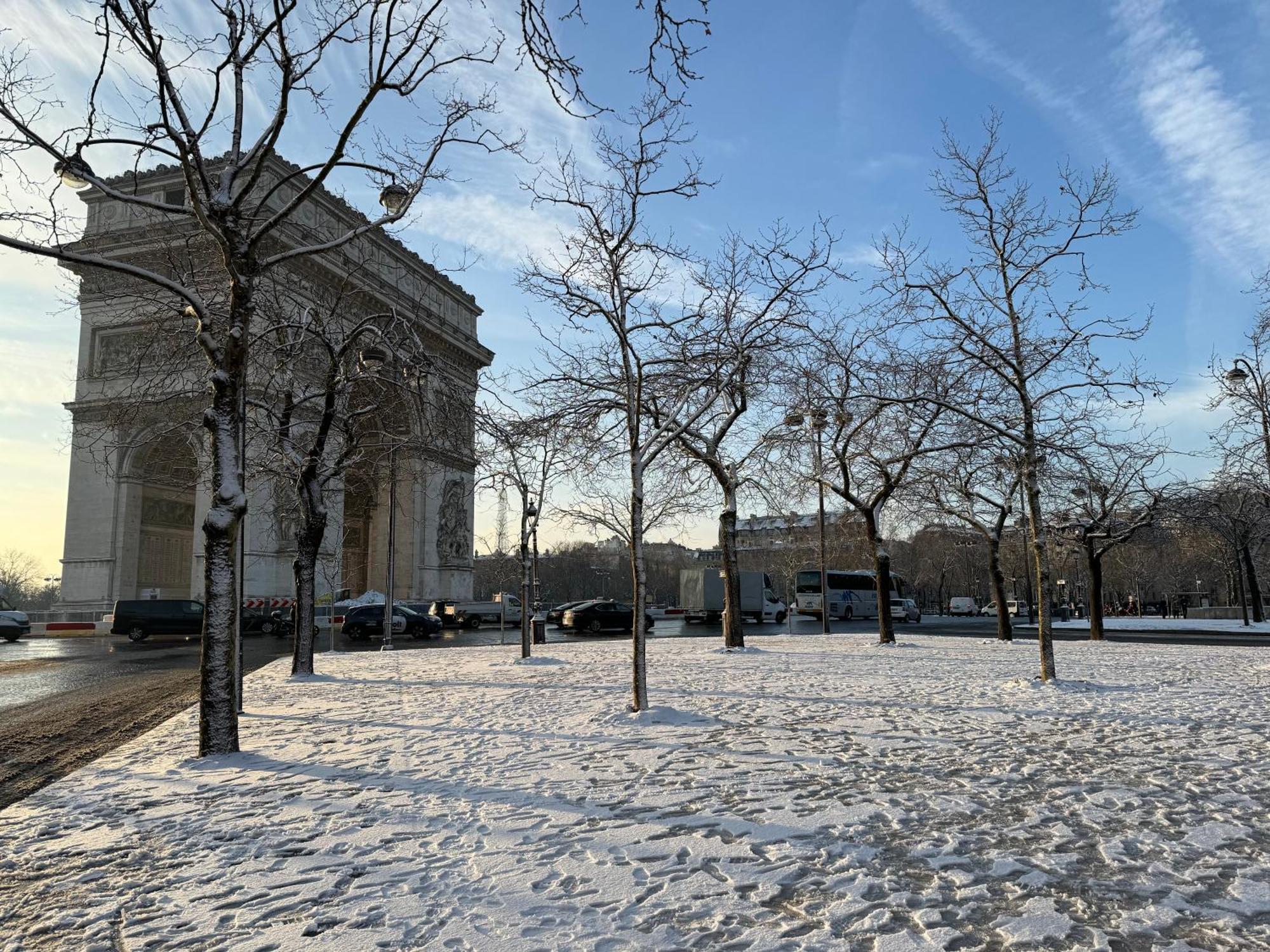Arc De Triomphe - Champs Elysees - Super Emplacement - 5e Etage - Balcon - 60 M2