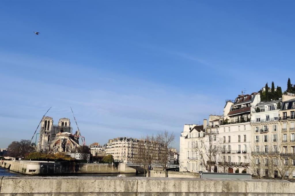 Ile Saint Louis, Notre Dame, 1 2 A 4p Apartment *