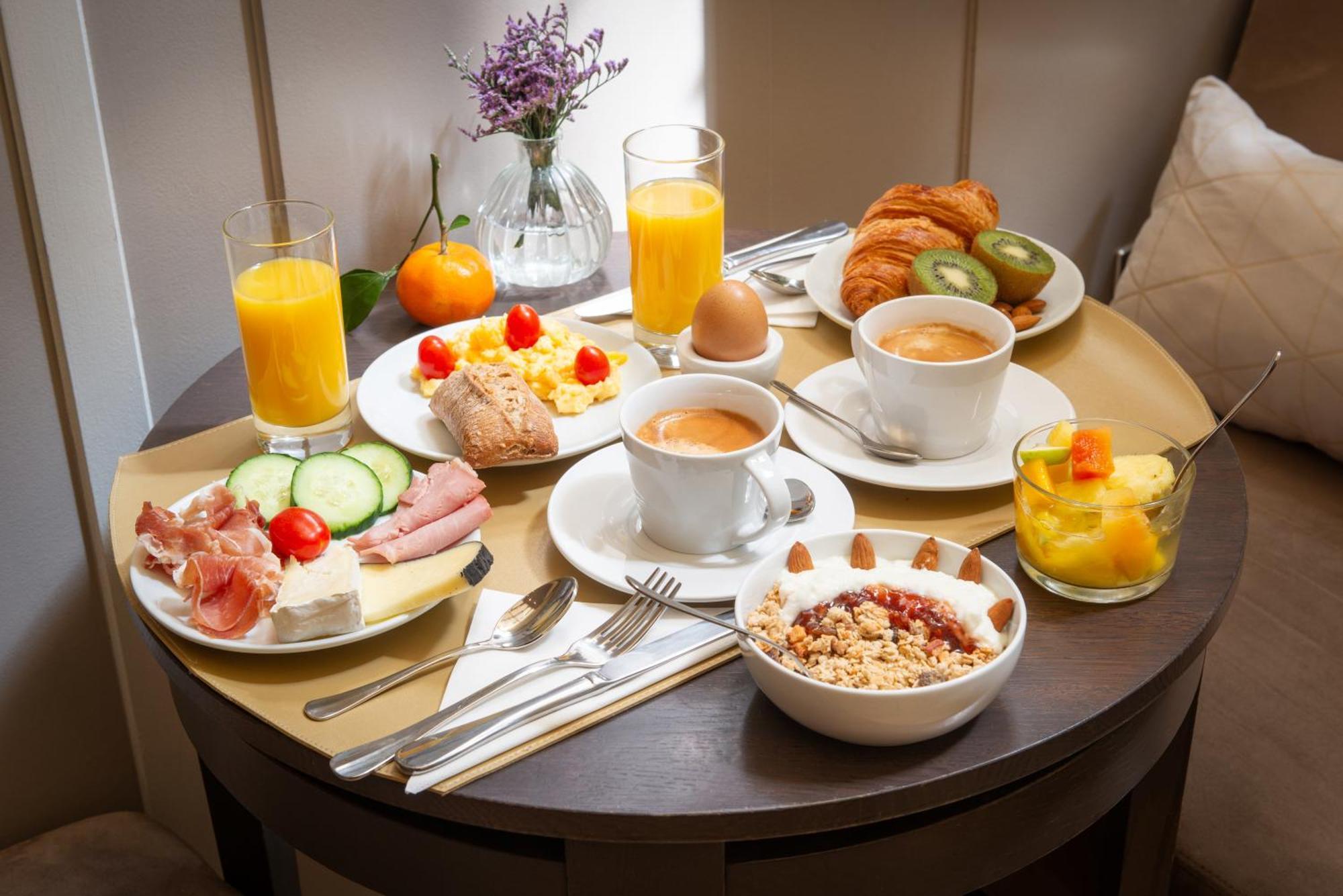 Hotel Galileo Champs Elysees 4*