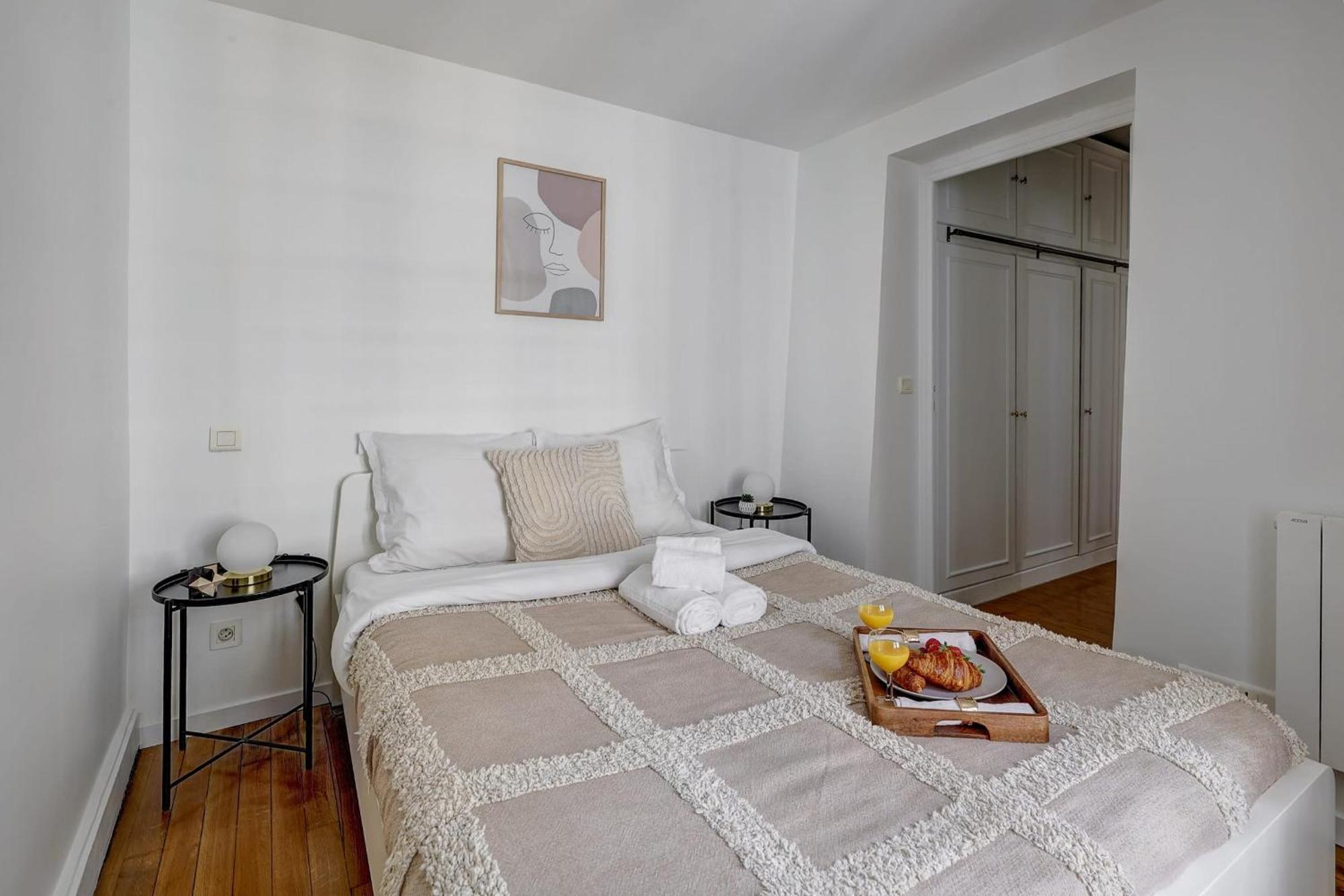 Champs-elysees - 2br With Balcony - Cityapartmentstay Apartment *