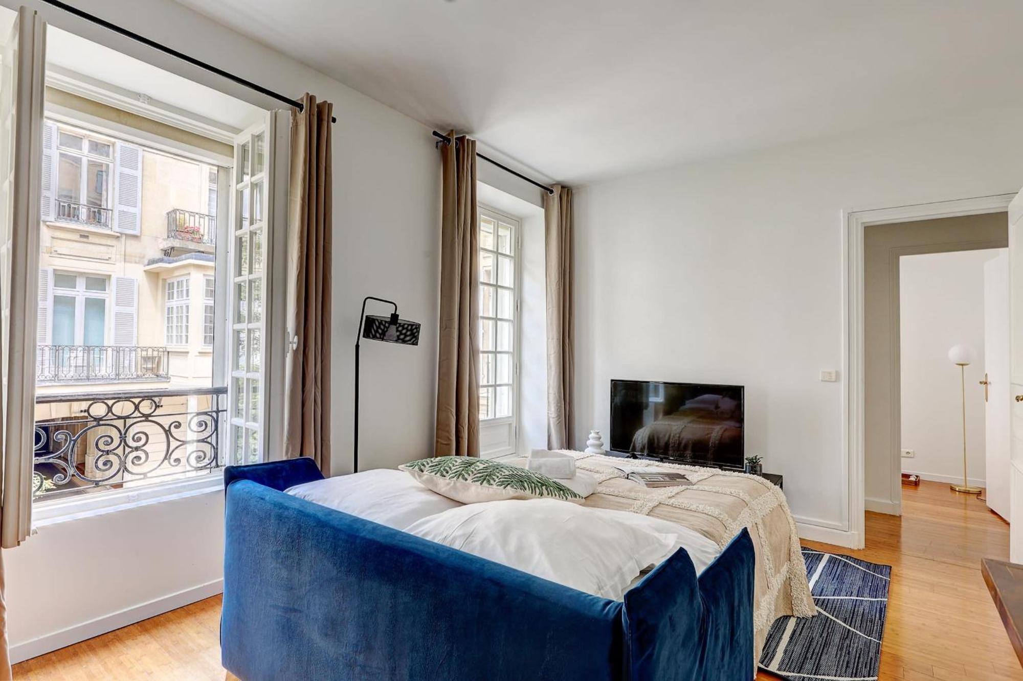 Champs-elysees - 2br With Balcony - Cityapartmentstay *