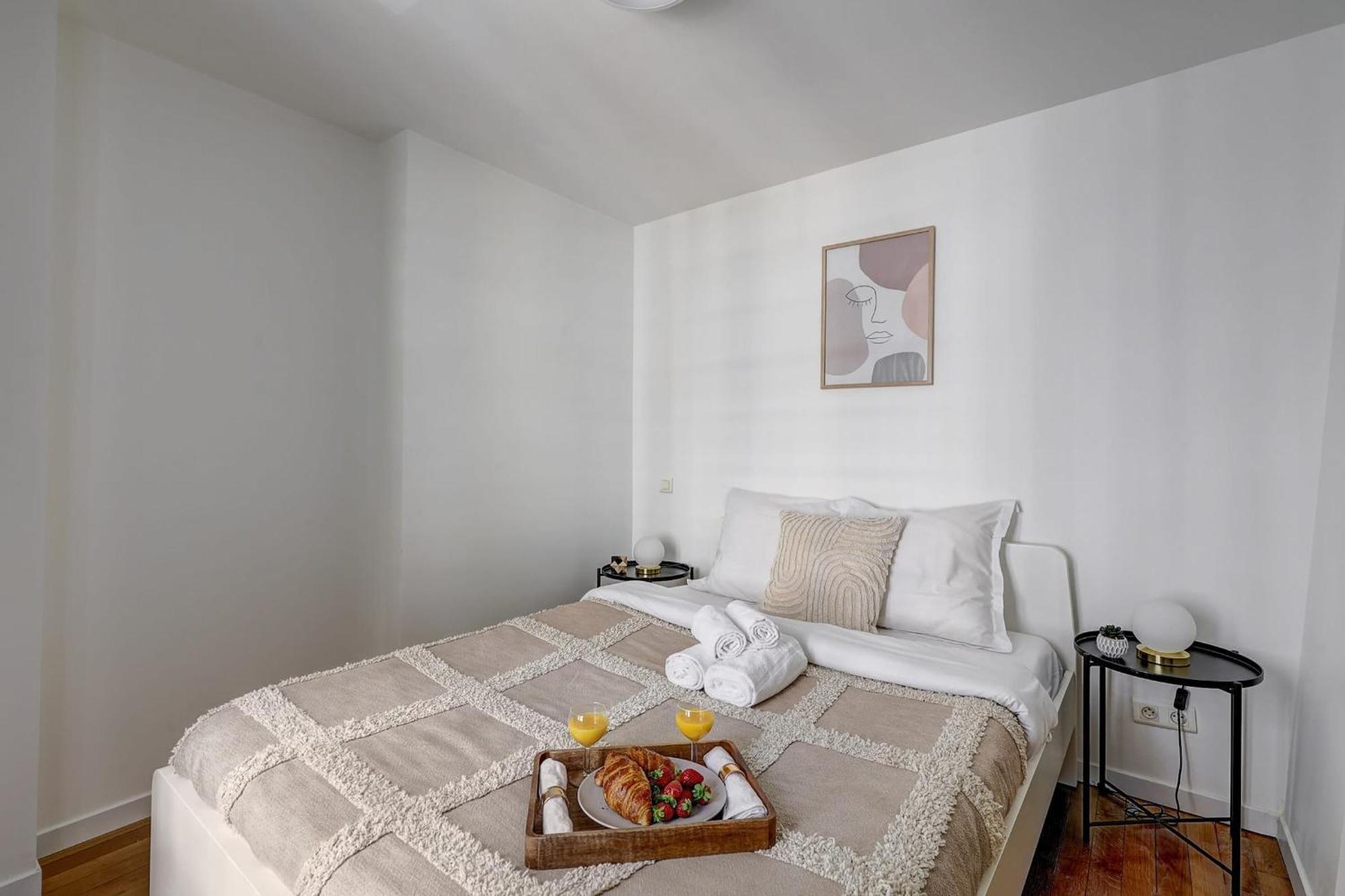 Champs-elysees - 2br With Balcony - Cityapartmentstay