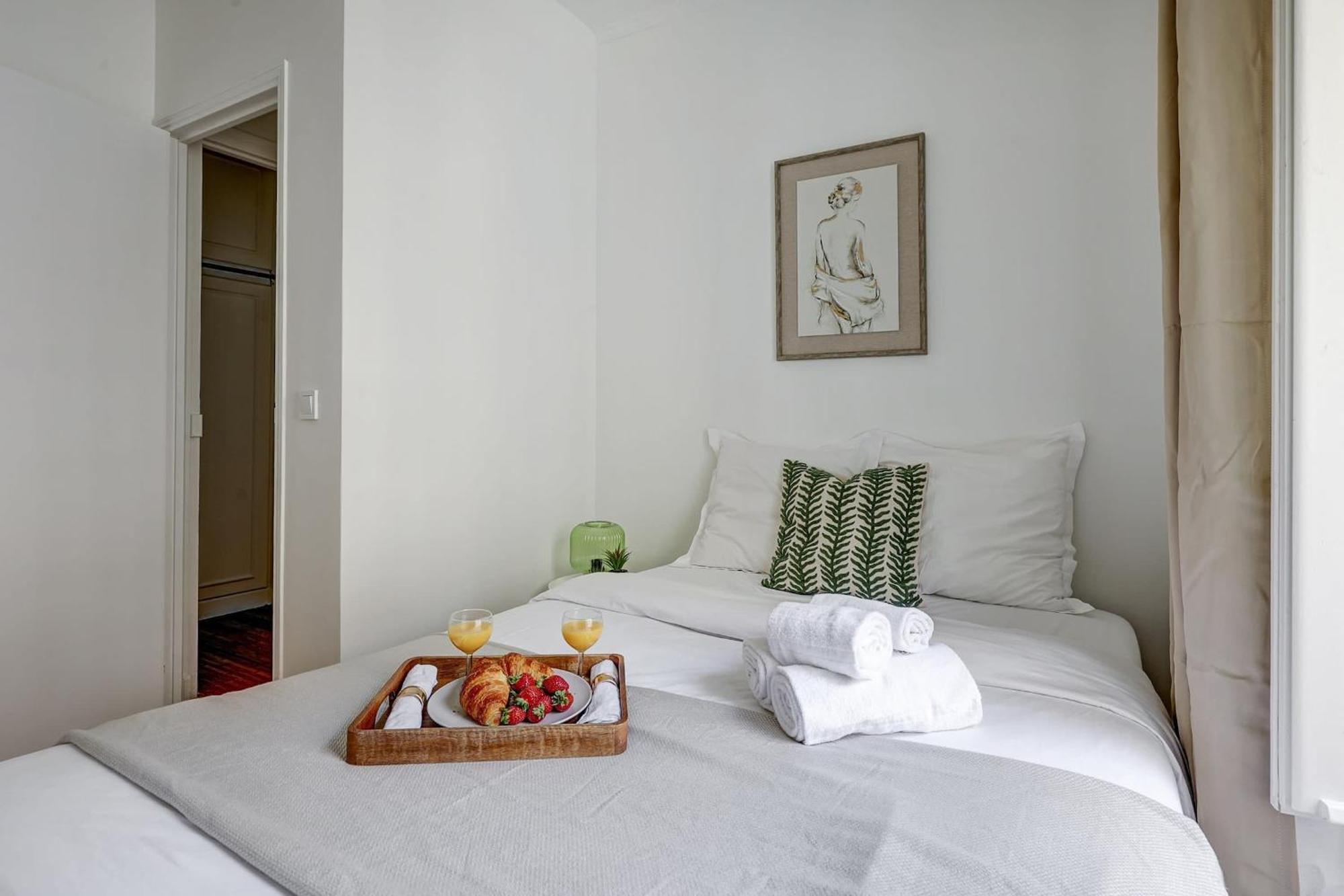 Champs-elysees - 2br With Balcony - Cityapartmentstay *
