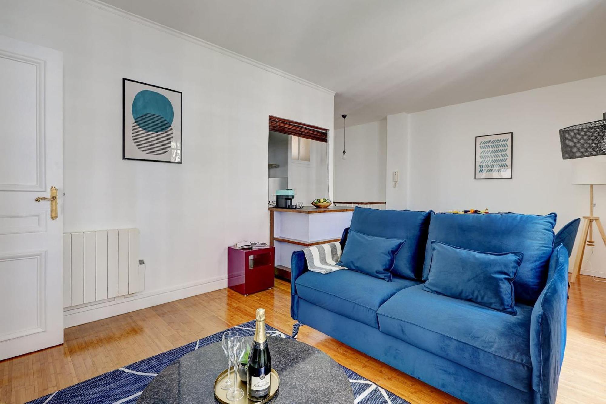 Apartment Champs-elysees - 2br With Balcony - Cityapartmentstay *