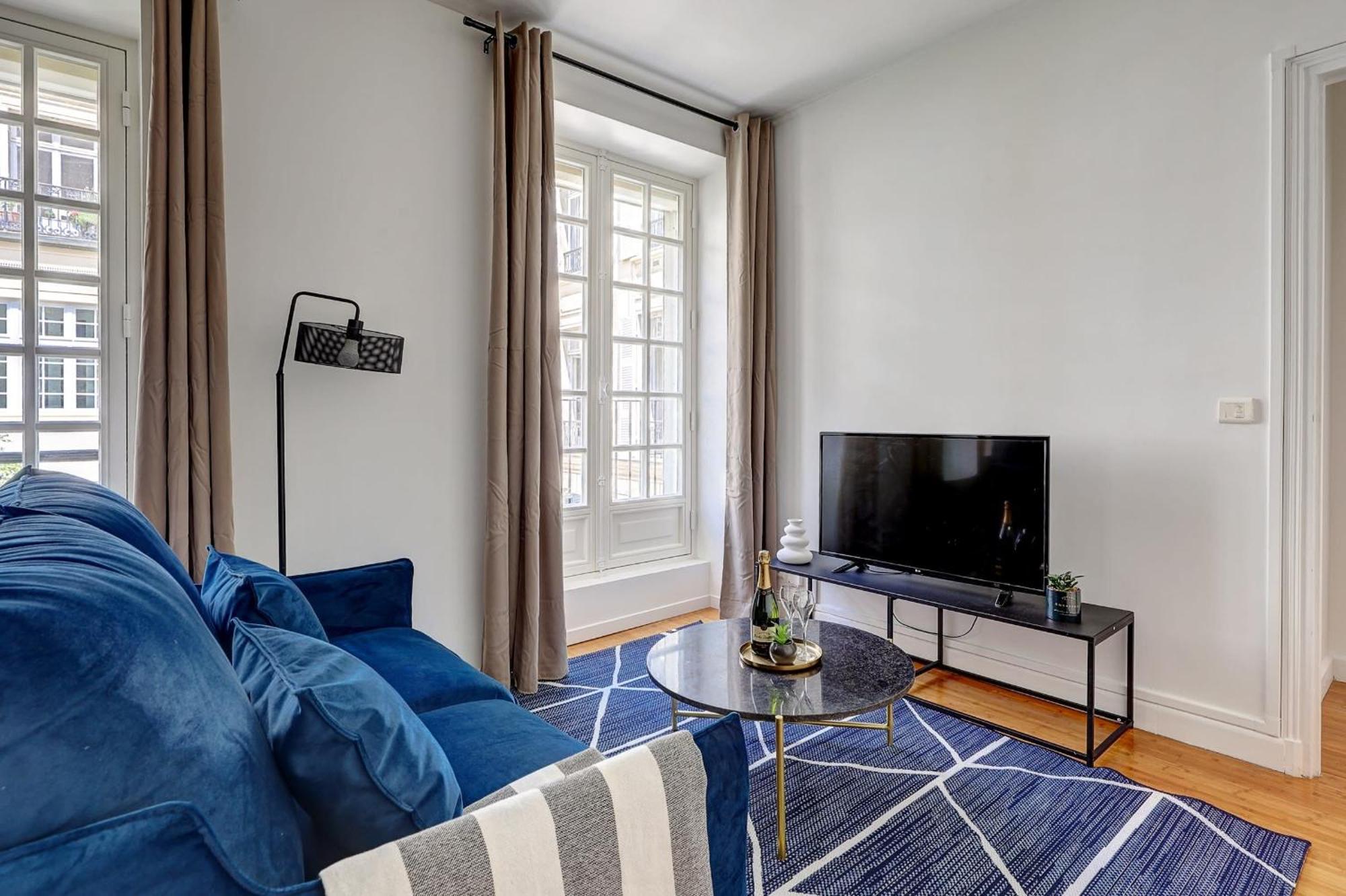 Apartment Champs-elysees - 2br With Balcony - Cityapartmentstay *